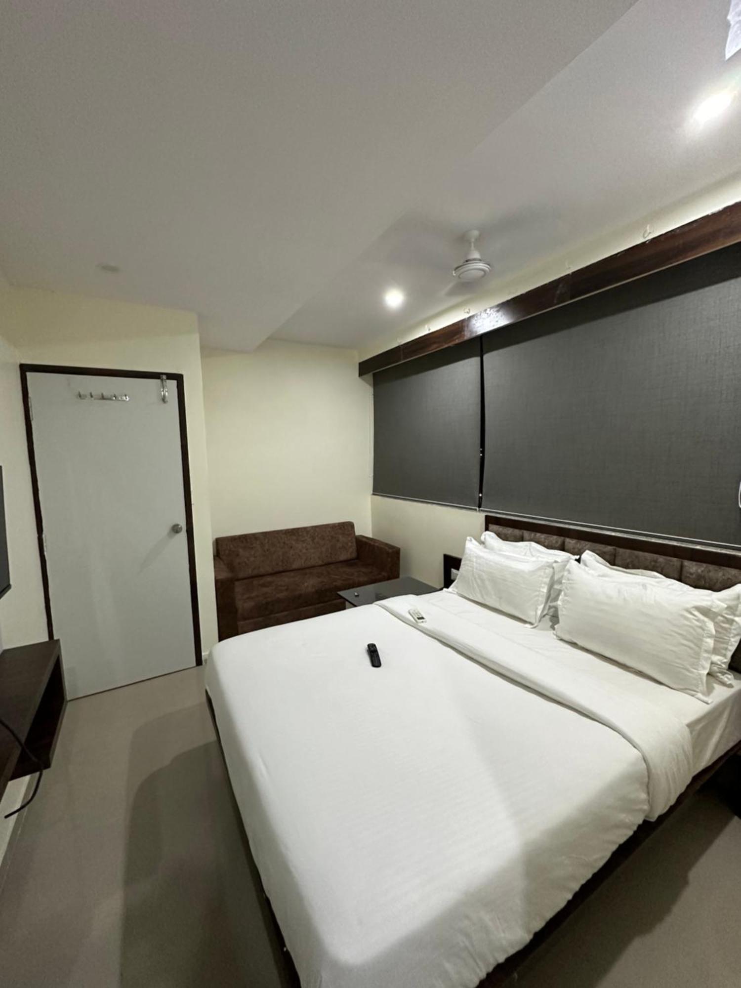 Hotel Golden View Vadodara Extérieur photo